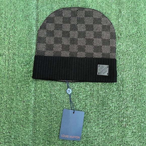 Black beanie - Picture 1 of 3
